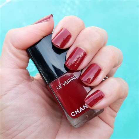 chanel nail polish fall 2021.